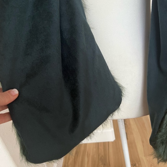 Faux Fur Hooded Scarf w/ Hand Pockets Adrienne Landau EC - Picture 15 of 16